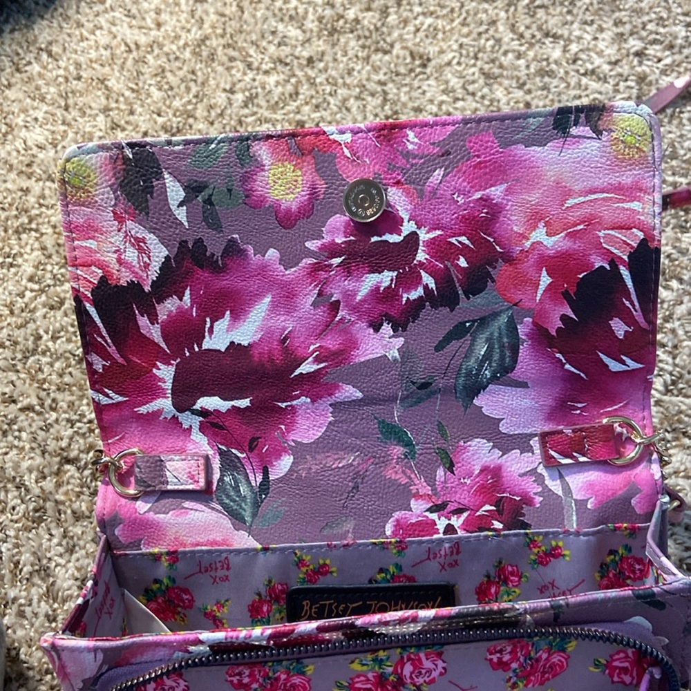 Betsy Johnson Dani Mauve Pink Floral Crossbody Bow Chain Strap Purse Wallet - Picture 8 of 15